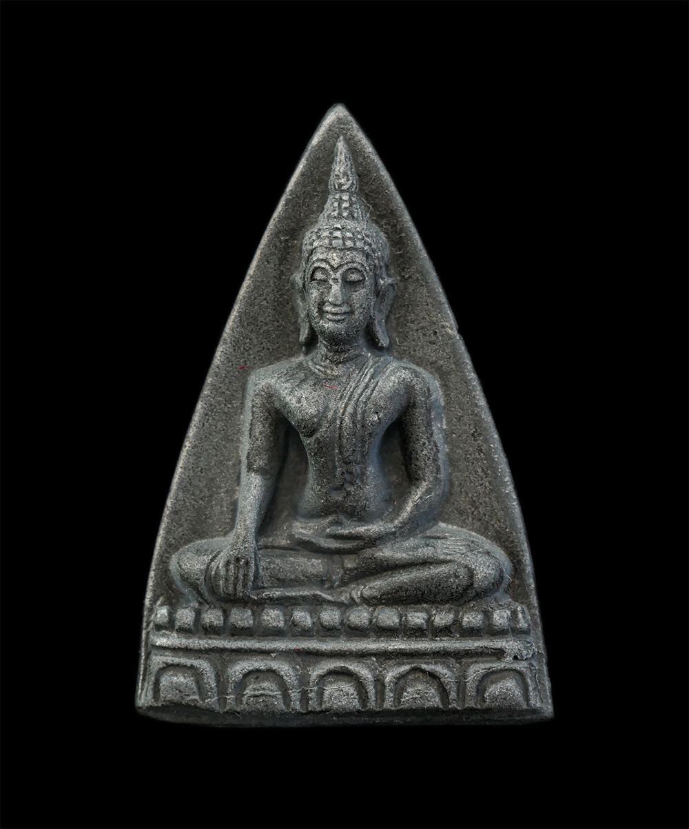 28Apr25 (34)ap.jpg - พระนางพญา เนื้อชินเงิน วัดมหาธะาตุ อ.เมือง จ.เพชรบูรณ์ พิธีพุทธาภิเษก เมื่อ 5 พย. 2535 ภายในพระอุโบสถ โดยมีพระคณาจารย์ผู้ทรงวิทยาคุณ เข้าร่วมในพิธีนี้ [..] | https://kamulet.in.th